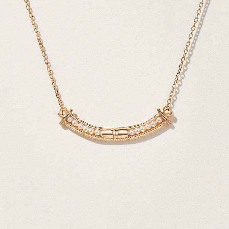 angel’s smile pearl arc necklace