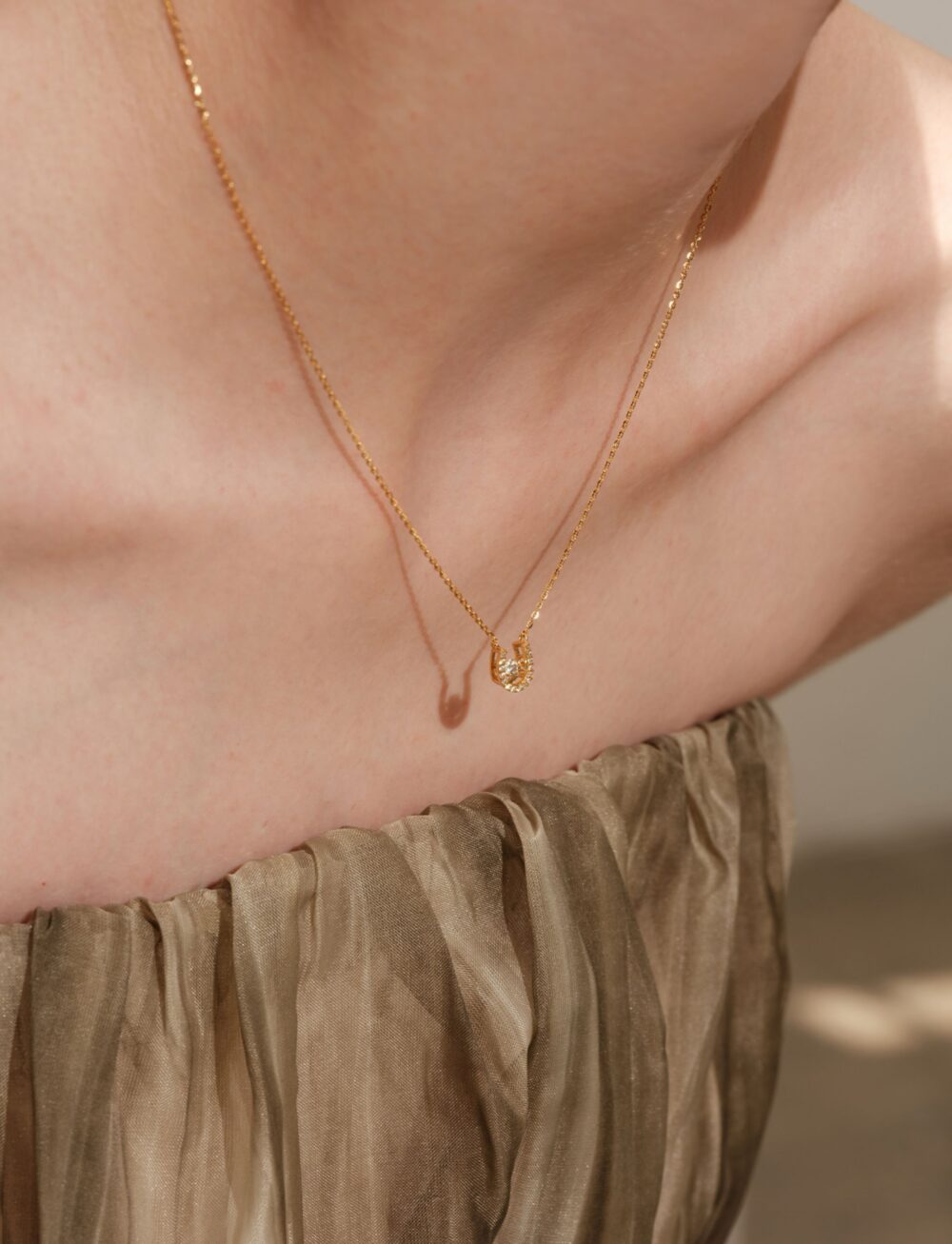 pony horseshoe necklace